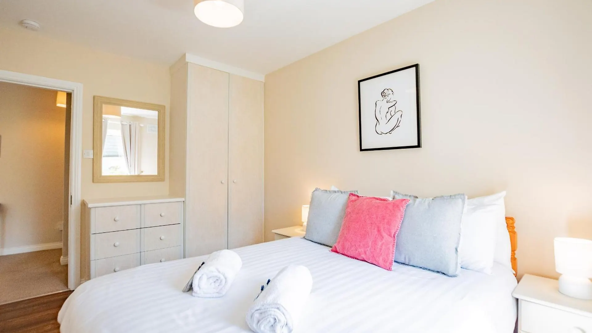 City Townhouse With Parking Galway Holiday home