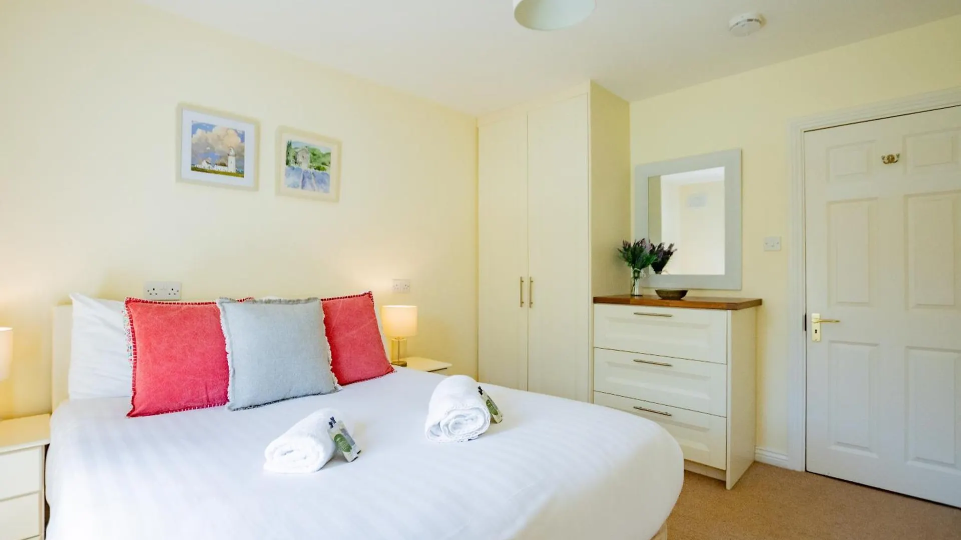 City Townhouse With Parking Galway 0*,