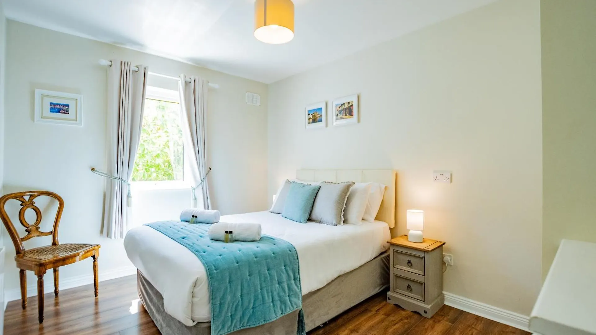 City Townhouse With Parking Galway Holiday home