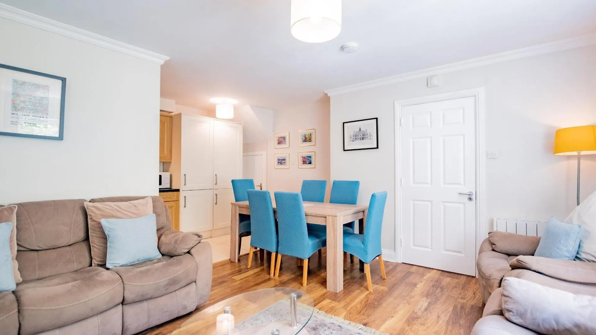 City Townhouse With Parking Galway Holiday home